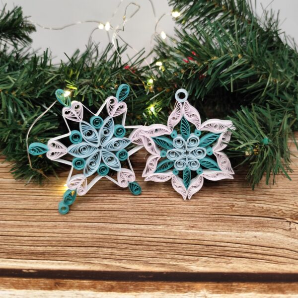 FIOCCHI DI NEVE IN CARTA REALIZZATI IN QUILLING